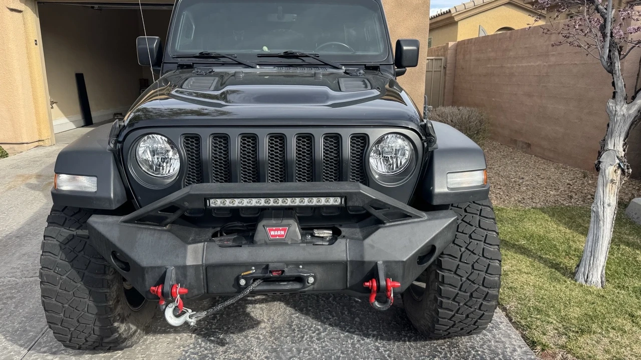 2023 Jeep JL Wrangler - Image 6 of 8