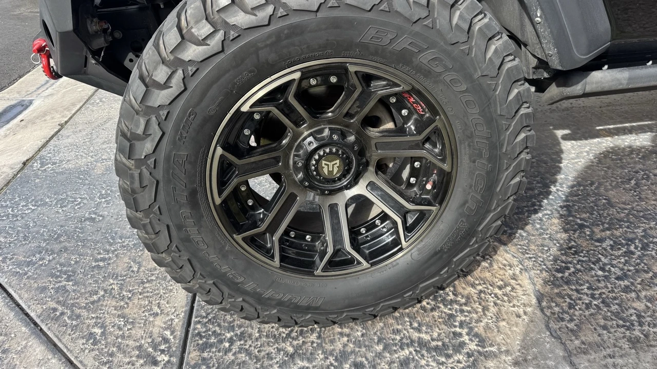2023 Jeep JL Wrangler - Image 4 of 8