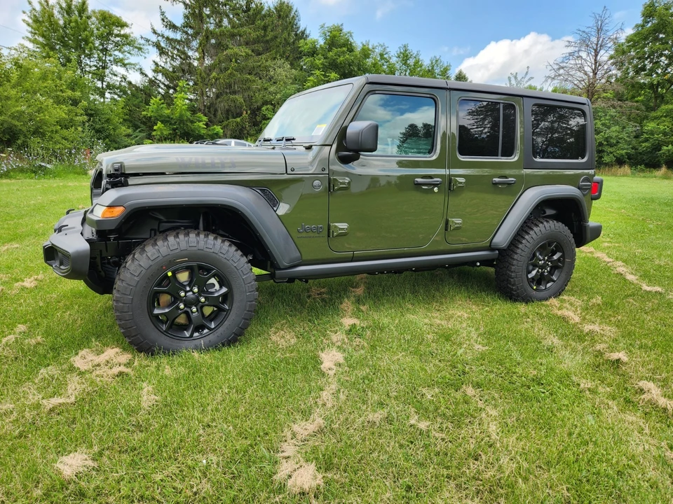 2023 Jeep JL Wrangler - Image 8 of 9