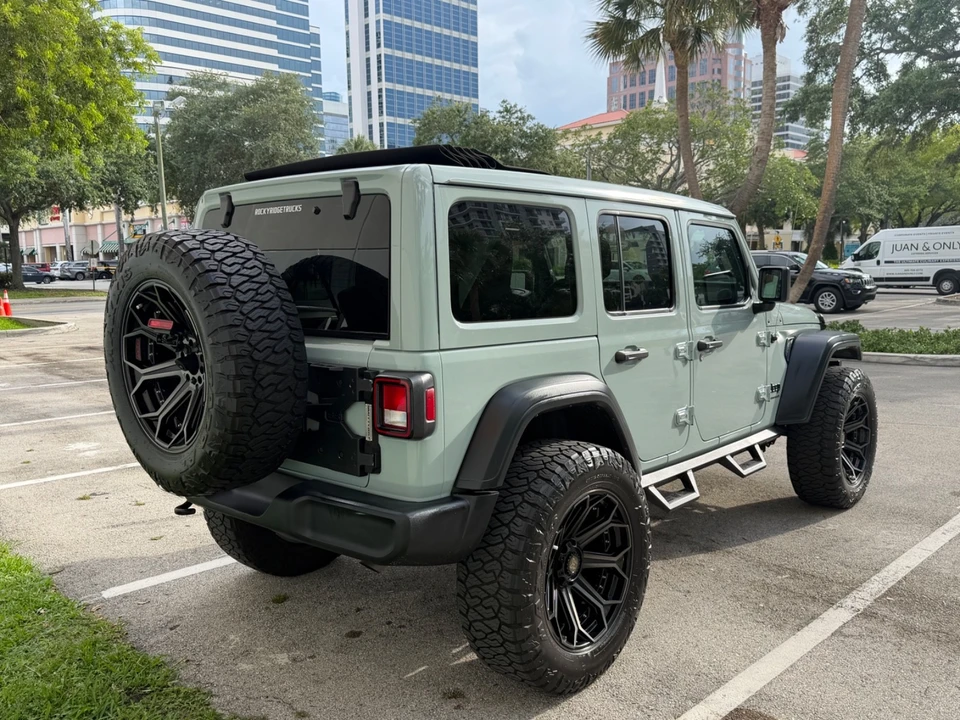 2023 Jeep JL Wrangler - Image 12 of 31