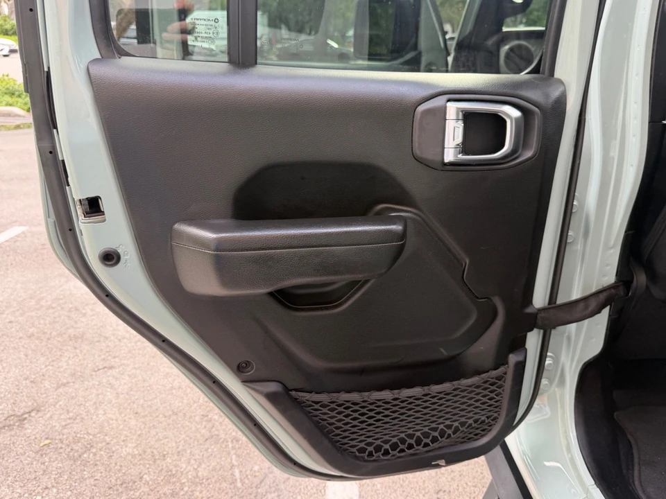 2023 Jeep JL Wrangler - Image 18 of 31