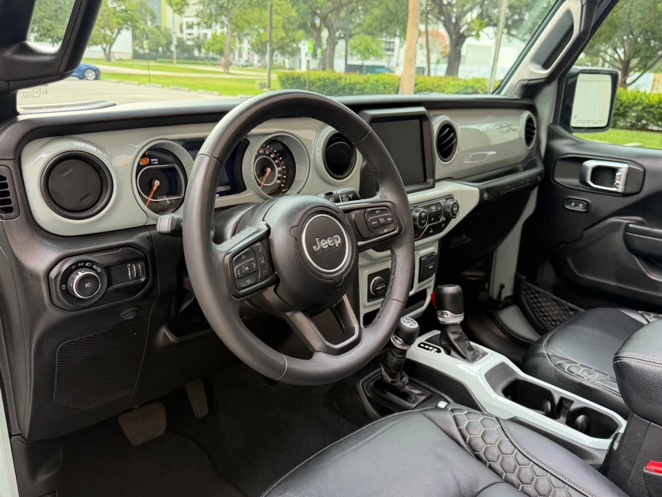 2023 Jeep JL Wrangler - Image 16 of 31