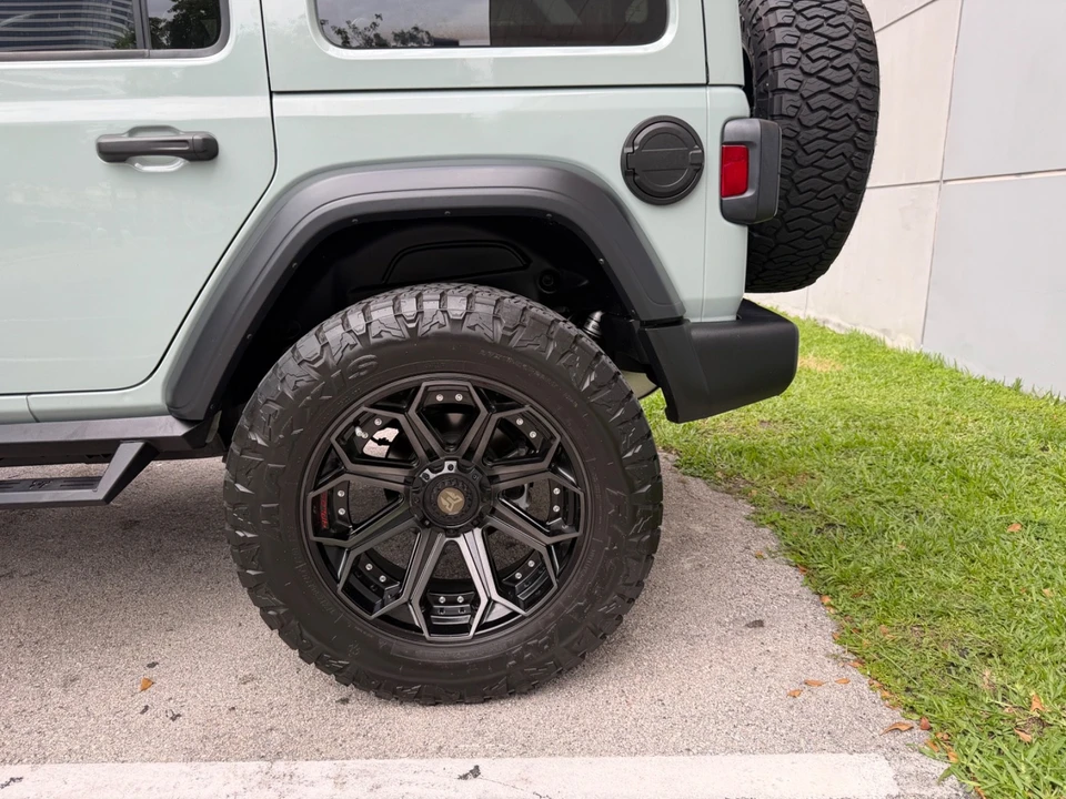 2023 Jeep JL Wrangler - Image 29 of 31