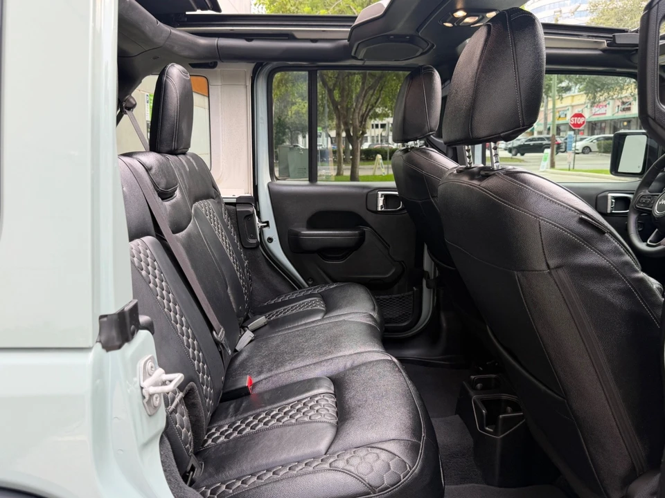 2023 Jeep JL Wrangler - Image 25 of 31