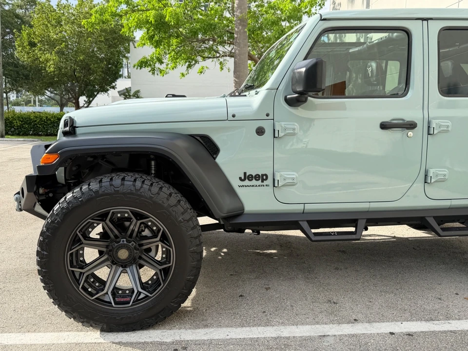 2023 Jeep JL Wrangler - Image 9 of 31