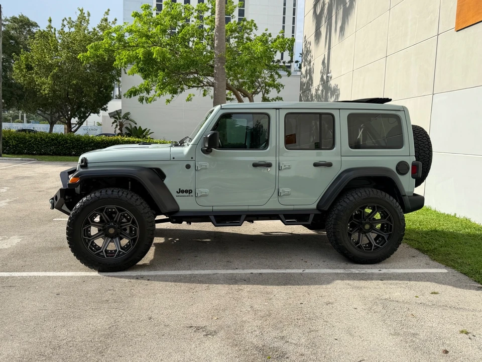 2023 Jeep JL Wrangler - Image 8 of 31