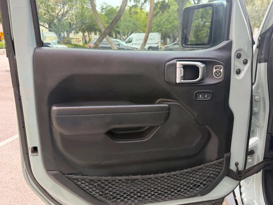 2023 Jeep JL Wrangler - Image 17 of 31