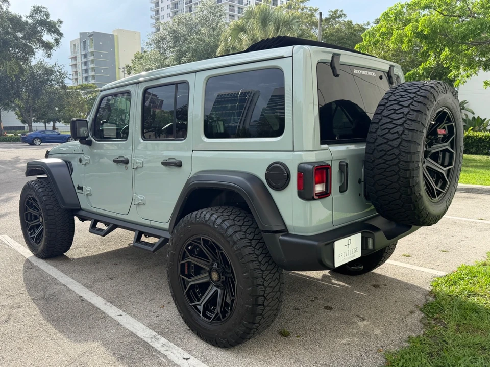 2023 Jeep JL Wrangler - Image 11 of 31