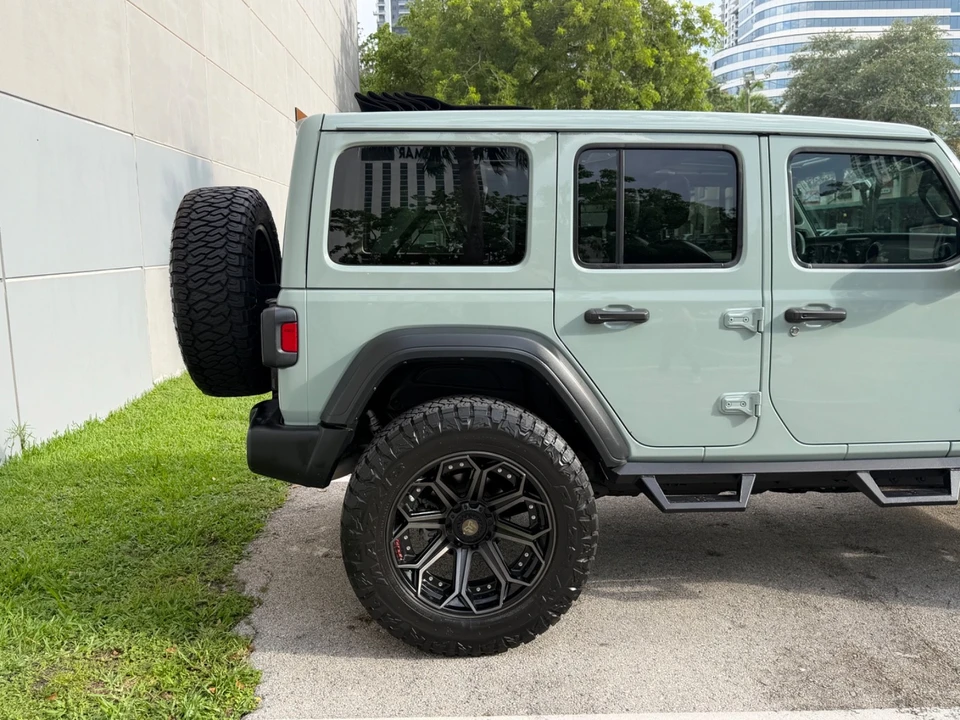 2023 Jeep JL Wrangler - Image 13 of 31