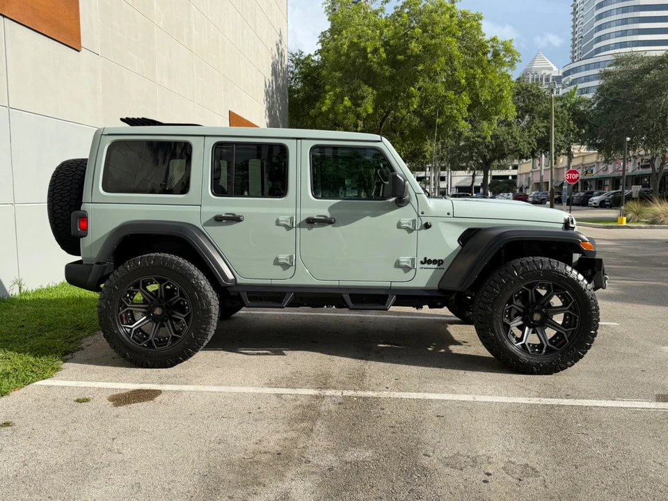 2023 Jeep JL Wrangler - Image 7 of 31