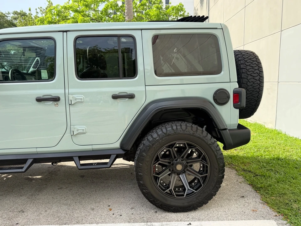 2023 Jeep JL Wrangler - Image 10 of 31