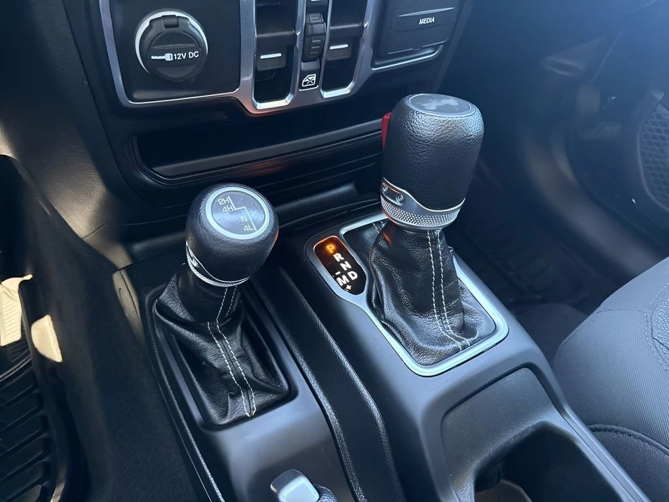 2023 Jeep JL Wrangler - Image 18 of 31