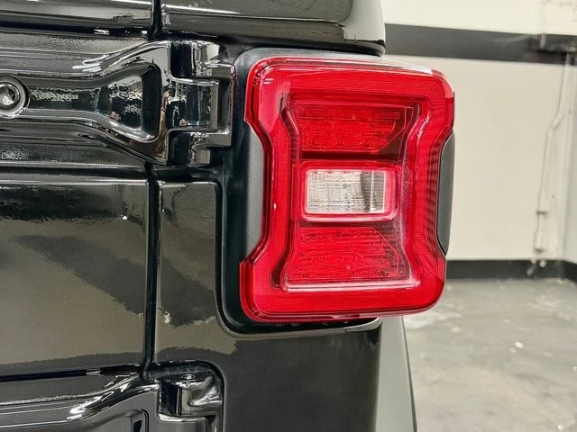 2023 Jeep JL Wrangler - Image 14 of 21