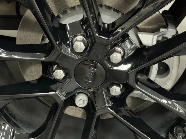 2023 Jeep JL Wrangler - Image 17 of 21