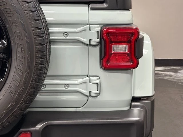 2023 Jeep JL Wrangler - Image 14 of 21