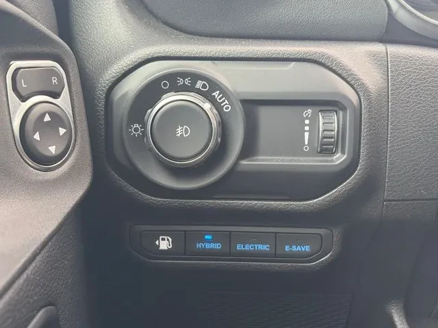 2023 Jeep JL Wrangler - Image 17 of 18