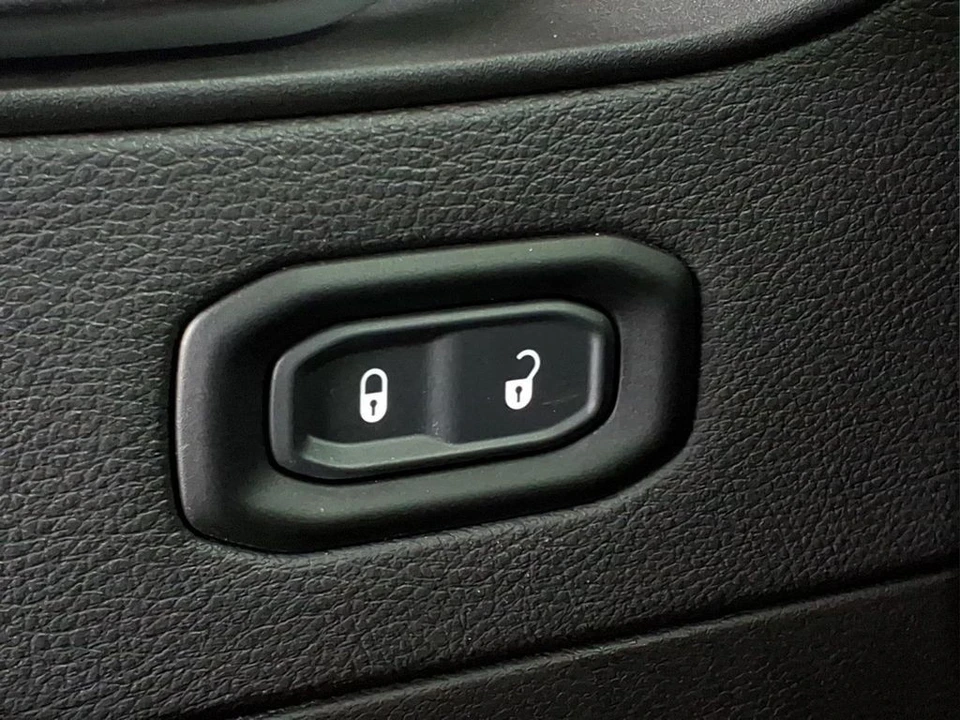 2023 Jeep JL Wrangler - Image 18 of 28
