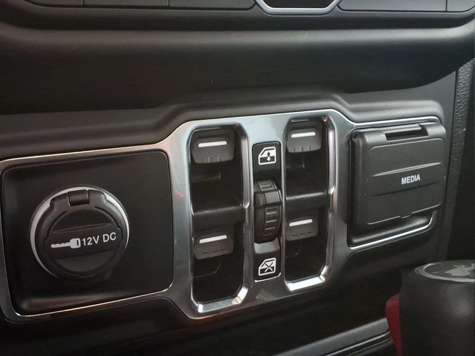 2023 Jeep JL Wrangler - Image 9 of 28