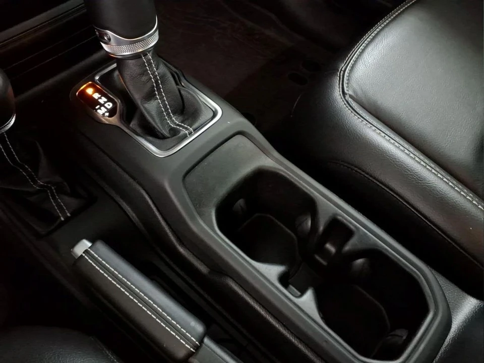 2023 Jeep JL Wrangler - Image 15 of 28