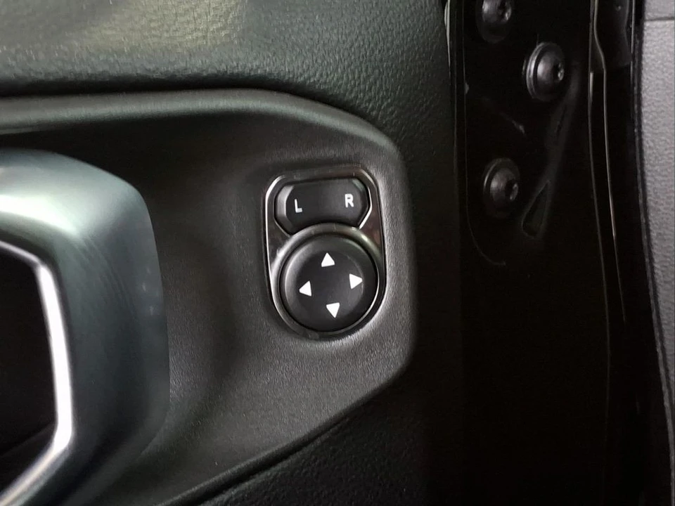 2023 Jeep JL Wrangler - Image 17 of 28