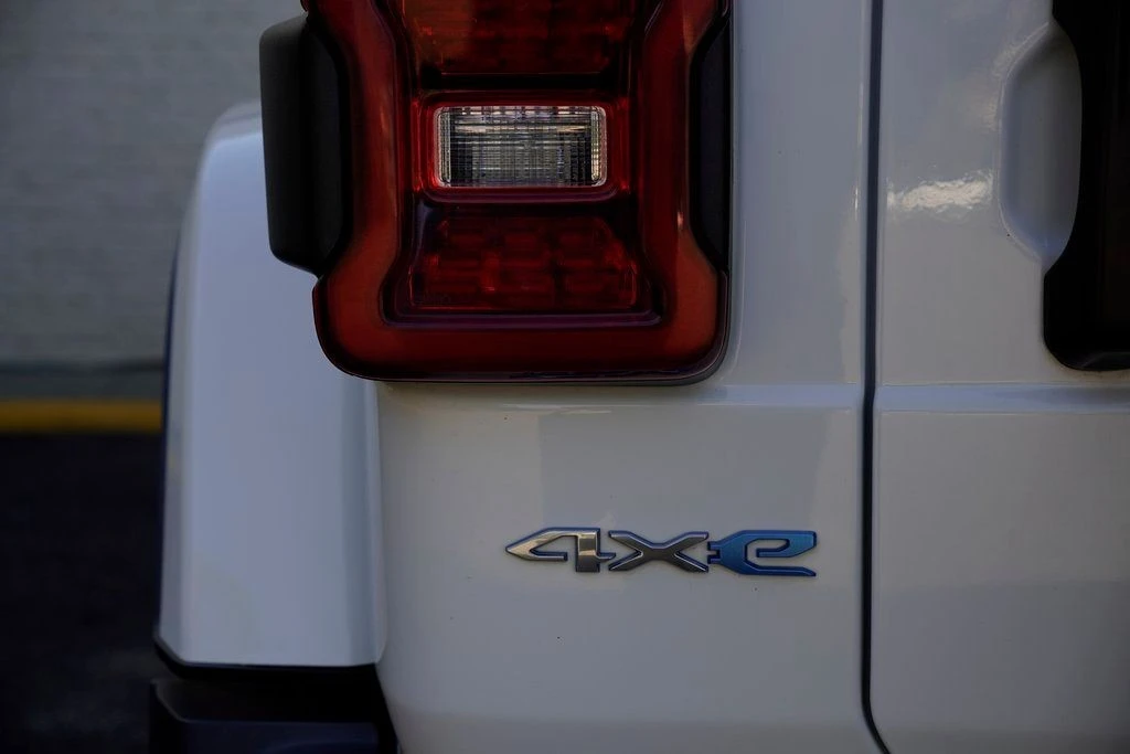2023 Jeep JL Wrangler - Image 11 of 12