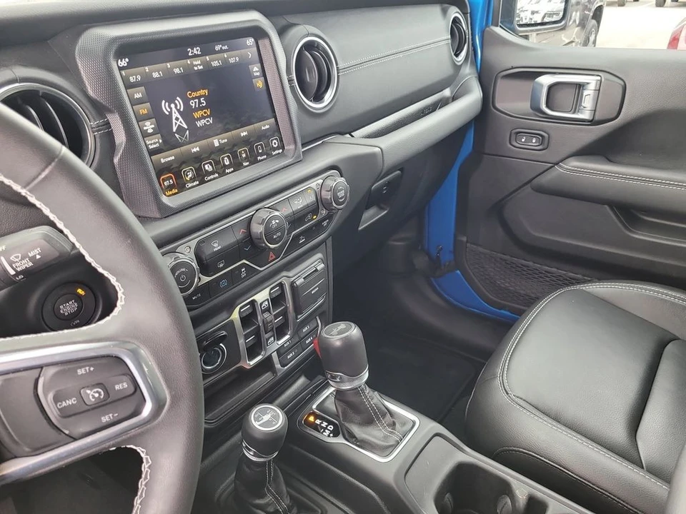 2023 Jeep JL Wrangler - Image 18 of 21