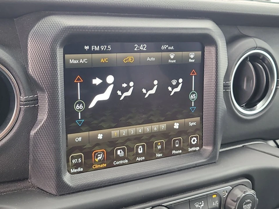 2023 Jeep JL Wrangler - Image 21 of 21