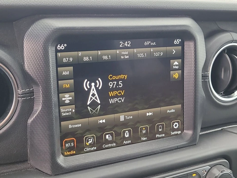 2023 Jeep JL Wrangler - Image 19 of 21