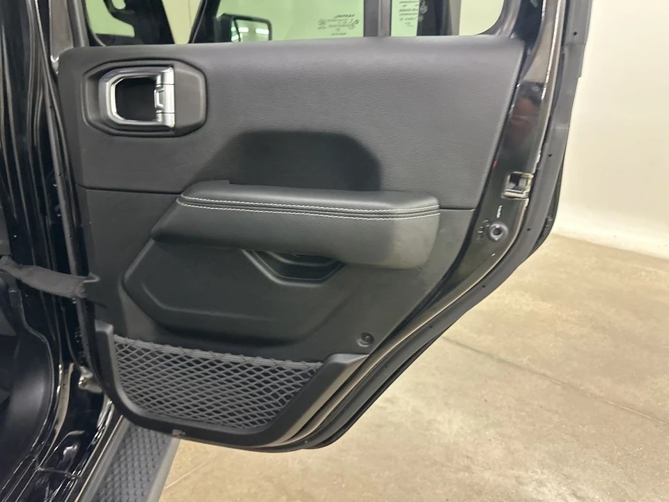 2023 Jeep JL Wrangler - Image 23 of 31