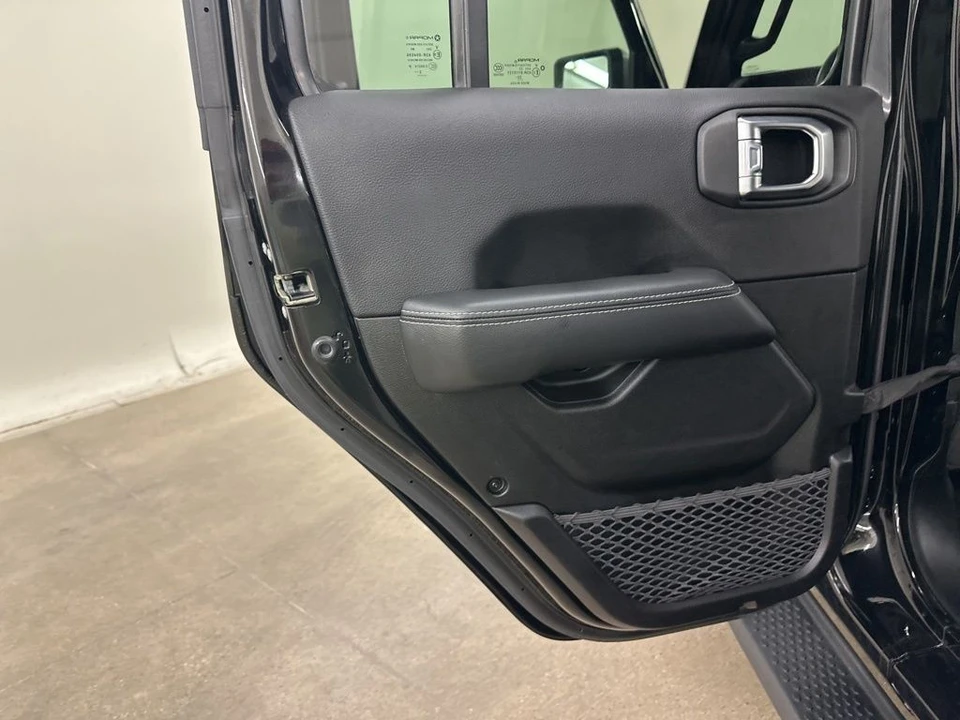 2023 Jeep JL Wrangler - Image 28 of 31