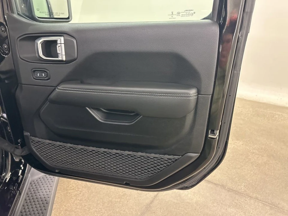 2023 Jeep JL Wrangler - Image 20 of 31