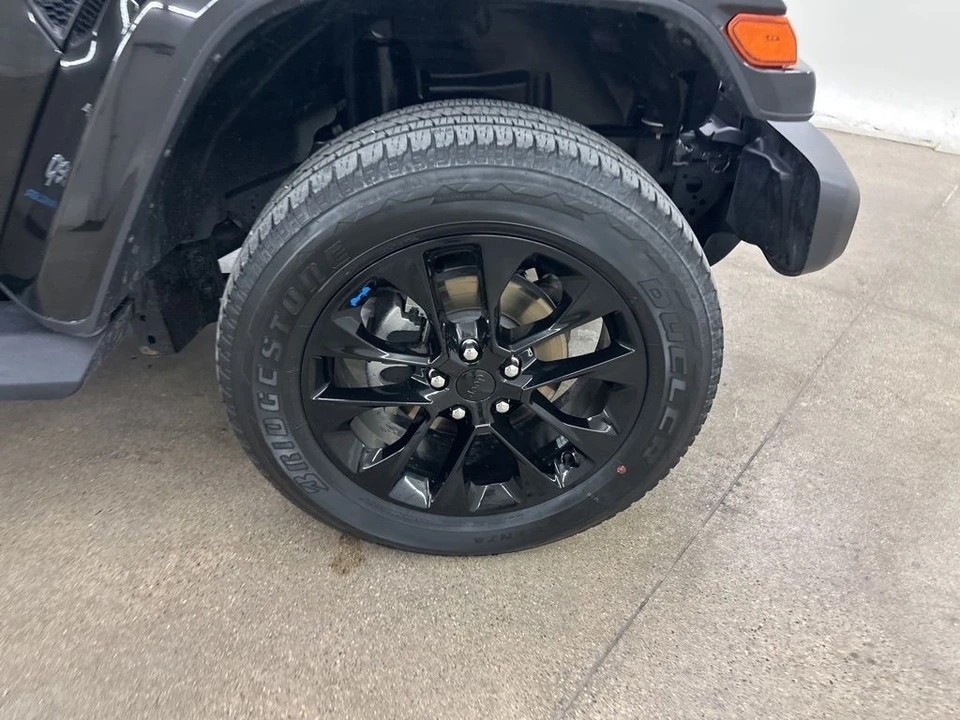 2023 Jeep JL Wrangler - Image 15 of 31