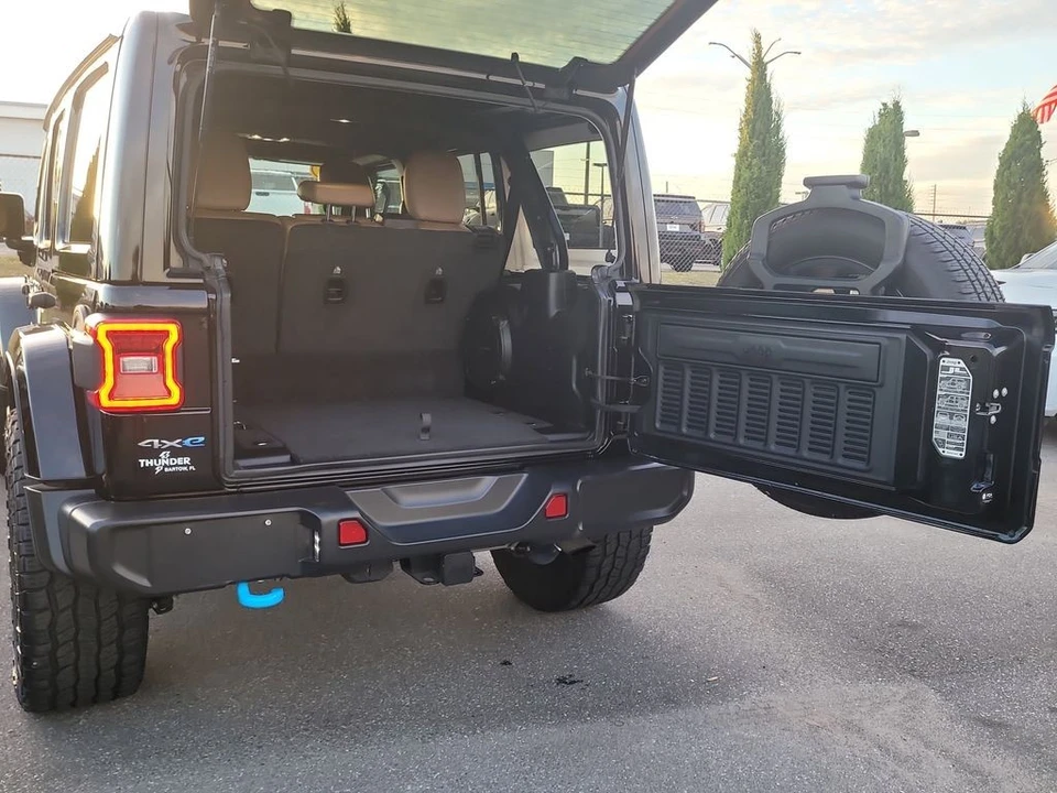2023 Jeep JL Wrangler - Image 8 of 12