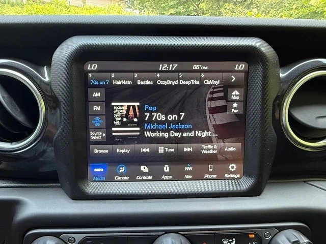 2023 Jeep JL Wrangler - Image 21 of 29