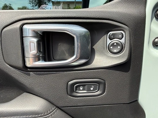 2023 Jeep JL Wrangler - Image 12 of 29
