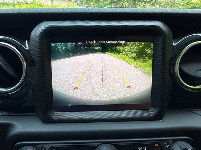 2023 Jeep JL Wrangler - Image 23 of 29