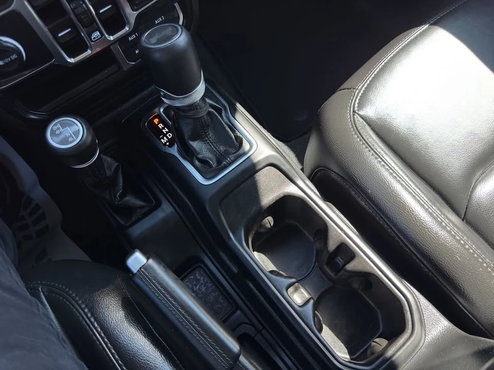 2023 Jeep JL Wrangler - Image 15 of 20