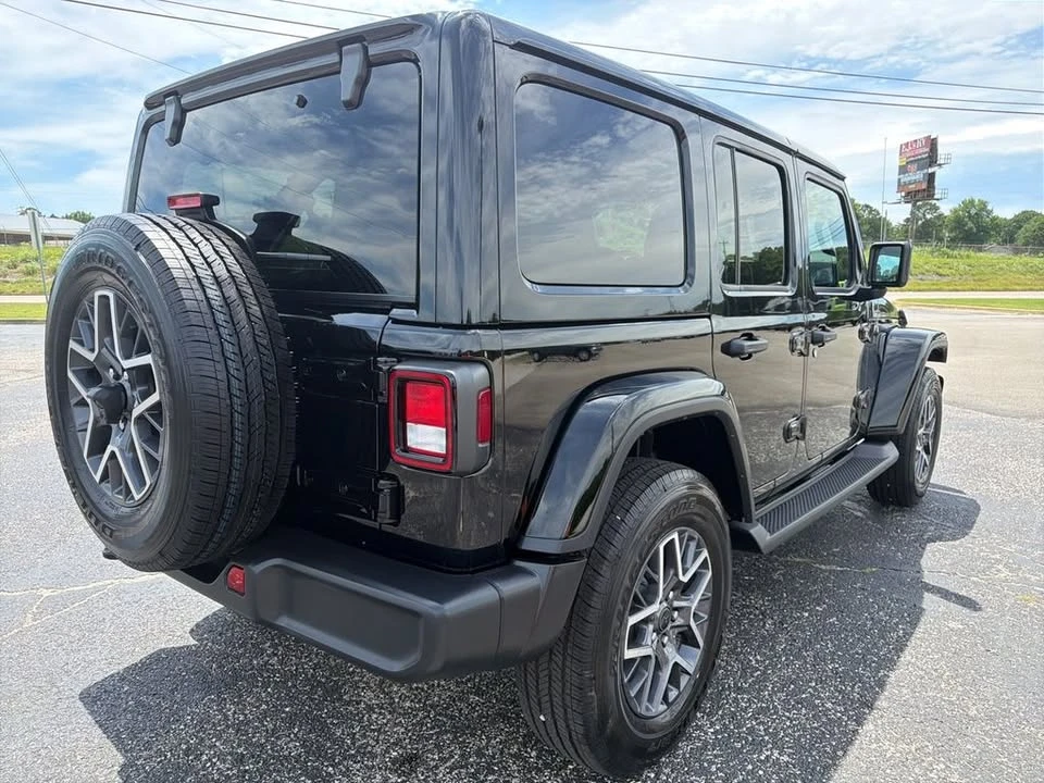 2023 Jeep JL Wrangler - Image 5 of 20