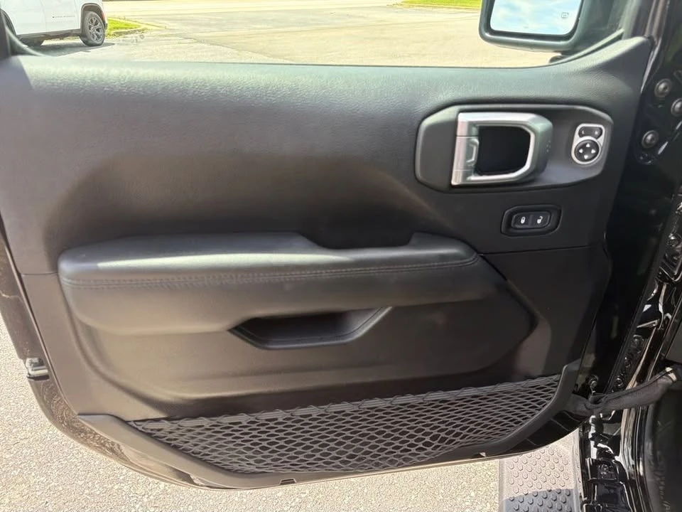 2023 Jeep JL Wrangler - Image 14 of 20