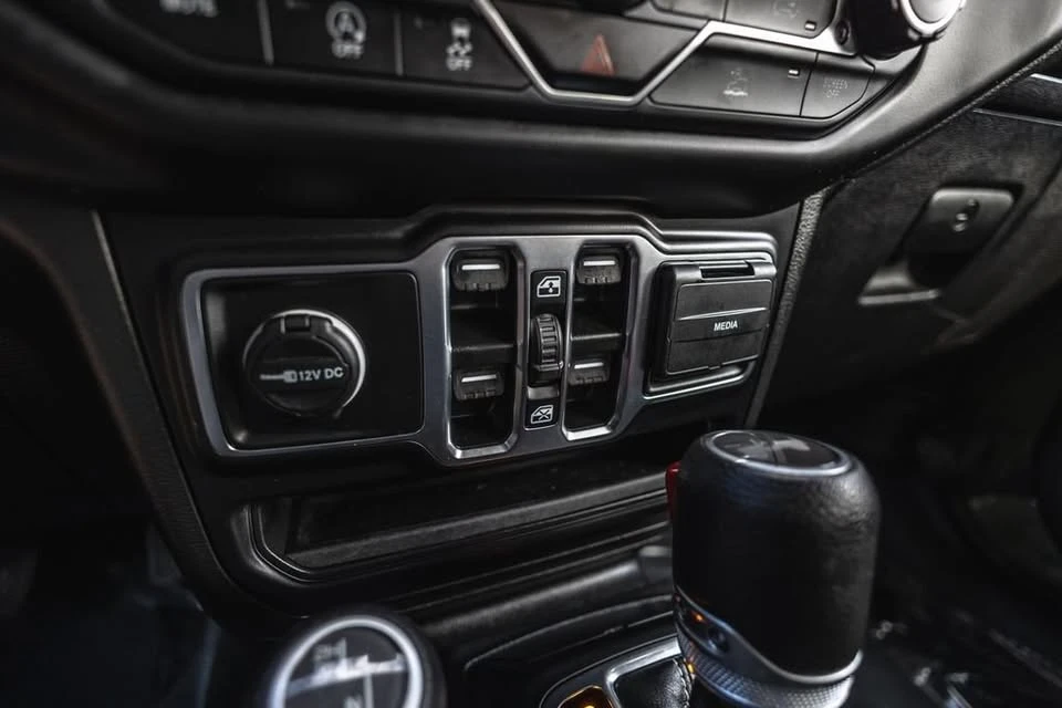 2023 Jeep JL Wrangler - Image 15 of 20
