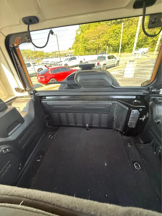 2023 Jeep JL Wrangler - Image 6 of 10