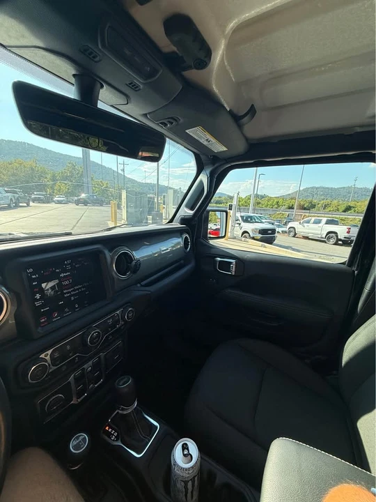 2023 Jeep JL Wrangler - Image 9 of 10