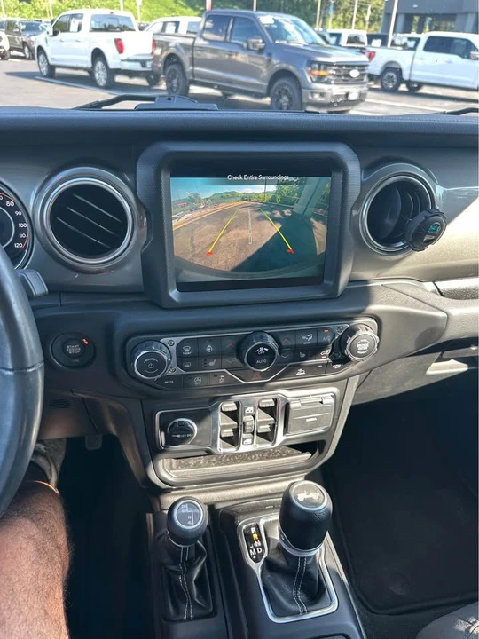 2023 Jeep JL Wrangler - Image 10 of 13