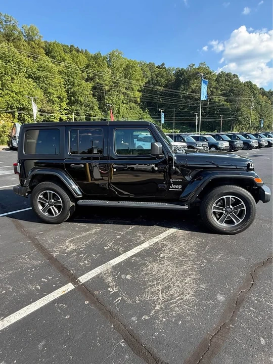 2023 Jeep JL Wrangler - Image 3 of 10