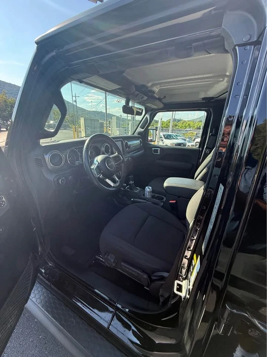 2023 Jeep JL Wrangler - Image 5 of 10