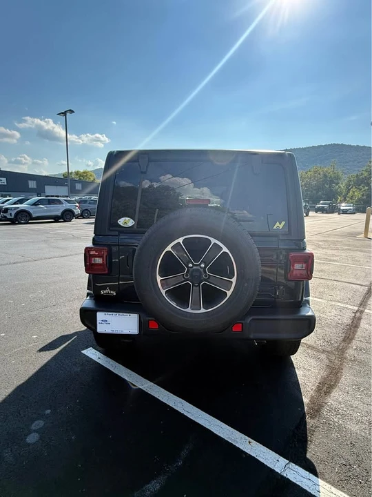 2023 Jeep JL Wrangler - Image 4 of 10