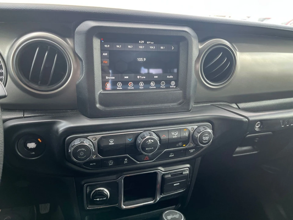 2023 Jeep JL Wrangler - Image 18 of 31