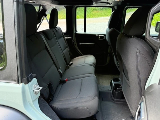 2023 Jeep JL Wrangler - Image 16 of 26