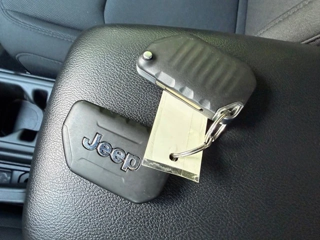 2023 Jeep JL Wrangler - Image 25 of 26