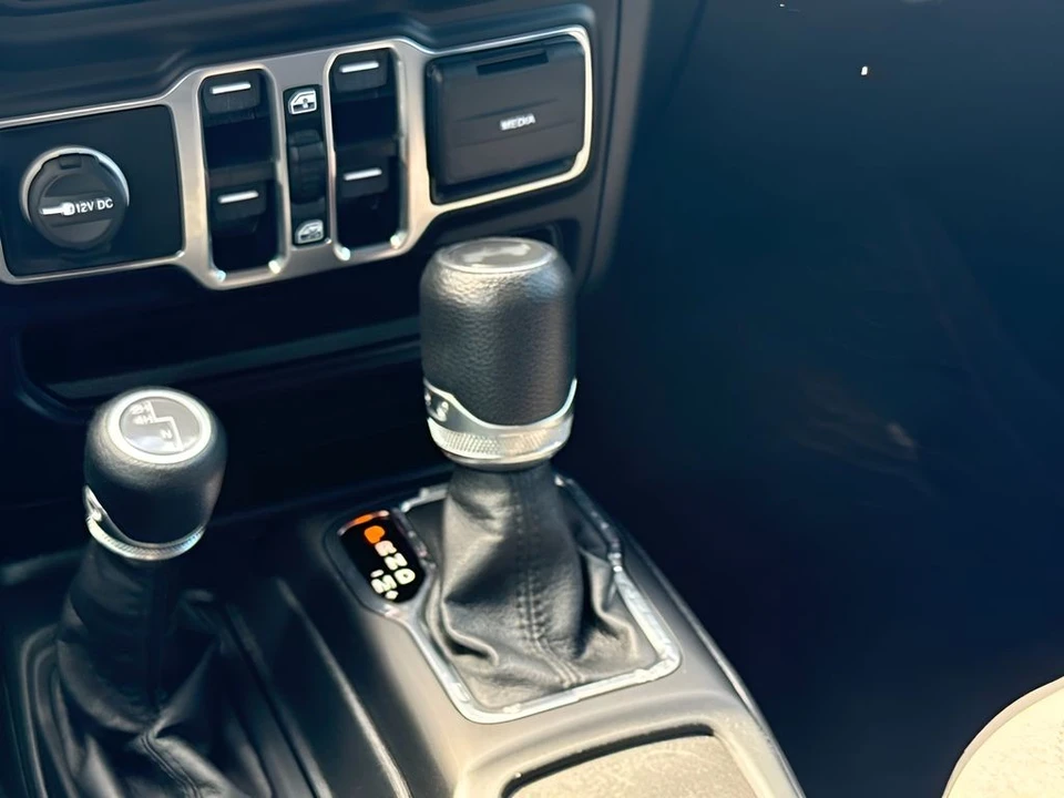 2023 Jeep JL Wrangler - Image 18 of 31